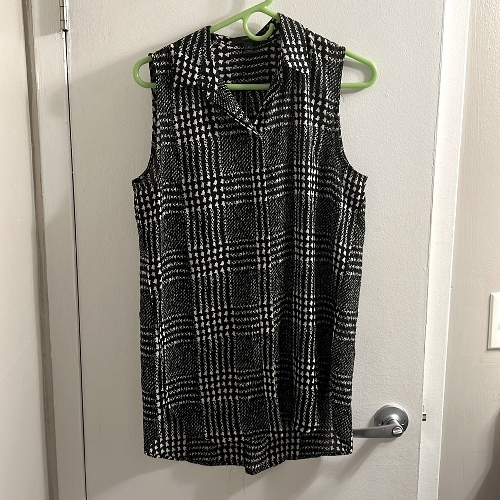 CUTE sleeveless blouse!
